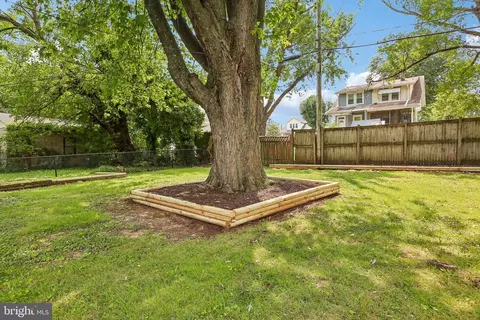 Exterior - 4003 Ridgecroft Rd, Baltimore, MD 21206 photo 3 of 5
