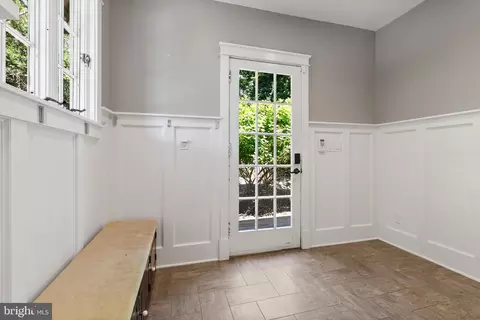 Entry Way - 4000 White Ave, Baltimore, MD 21206 photo 5 of 8