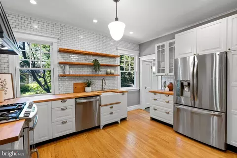 Kitchen - 4000 White Ave, Baltimore, MD 21206 photo 4 of 6