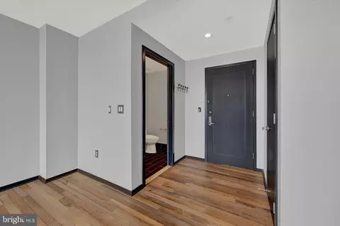 Entry Way - 1200 Steuart St #1913, Baltimore, MD 21230 photo 3 of 5