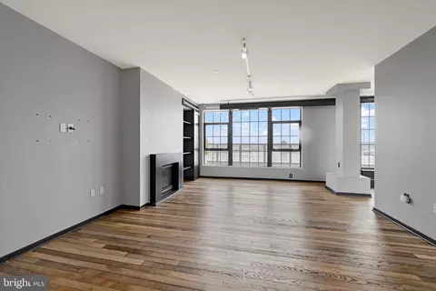 Living - 1200 Steuart St #1913, Baltimore, MD 21230 photo 1 of 16