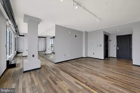 Living - 1200 Steuart St #1913, Baltimore, MD 21230 photo 5 of 16