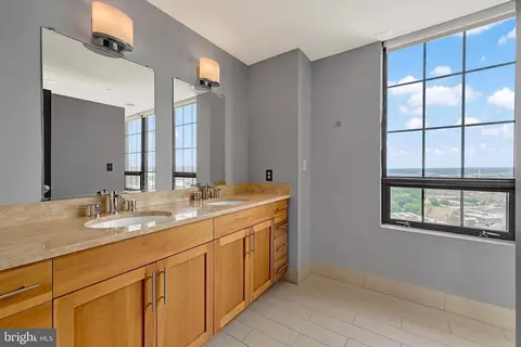 Bath - 1200 Steuart St #1913, Baltimore, MD 21230 photo 2 of 7
