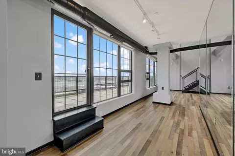 Living - 1200 Steuart St #1913, Baltimore, MD 21230 photo 6 of 16