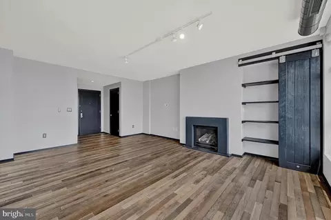Living - 1200 Steuart St #1913, Baltimore, MD 21230 photo 3 of 16