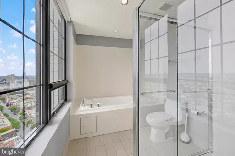 Bath - 1200 Steuart St #1913, Baltimore, MD 21230 photo 4 of 7
