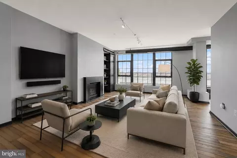 Living - 1200 Steuart St #1913, Baltimore, MD 21230 photo 2 of 16