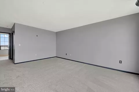 Living - 1200 Steuart St #1913, Baltimore, MD 21230 photo 15 of 16