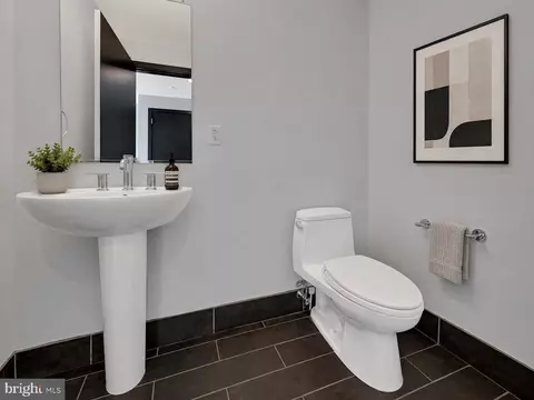 Bath - 1200 Steuart St #1913, Baltimore, MD 21230 photo 1 of 7