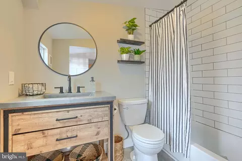 Bath - 408 E Randall St, Baltimore, MD 21230 photo 6 of 6