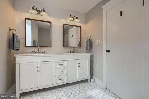 Bath - 408 E Randall St, Baltimore, MD 21230 photo 4 of 6