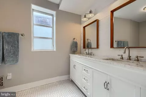Bath - 408 E Randall St, Baltimore, MD 21230 photo 2 of 6