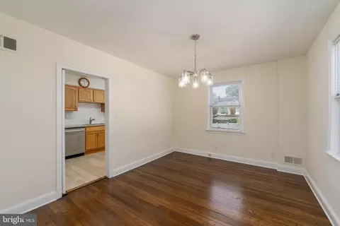 Entry Way - 3255 Yosemite Ave, Baltimore, MD 21215 photo 3 of 5