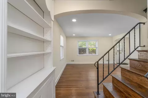 Entry Way - 3255 Yosemite Ave, Baltimore, MD 21215 photo 1 of 5