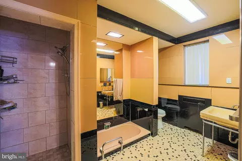 Bath - 3305 Bancroft Rd, Baltimore, MD 21215 photo 4 of 6
