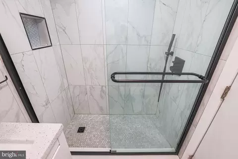 Bath - 3305 Bancroft Rd, Baltimore, MD 21215 photo 3 of 6