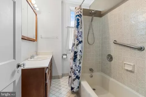 Bath - 3733 Beech Ave, Baltimore, MD 21211 photo 1 of 2