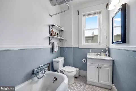 Bath - 1322 Weldon Ave, Baltimore, MD 21211 photo 2 of 2