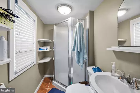 Bath - 1322 Weldon Ave, Baltimore, MD 21211 photo 1 of 2