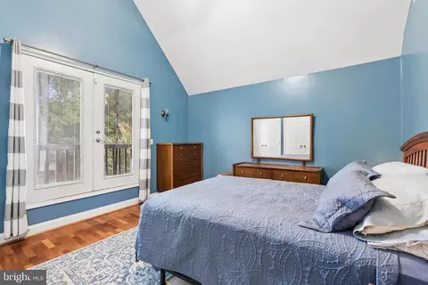 Bedroom - 5941 Falls Rd, Baltimore, MD 21209 photo 4 of 6