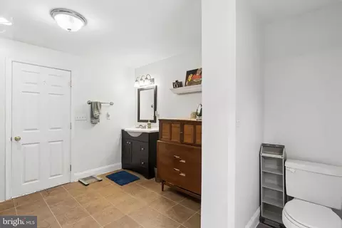 Entry Way - 5941 Falls Rd, Baltimore, MD 21209 photo 4 of 4