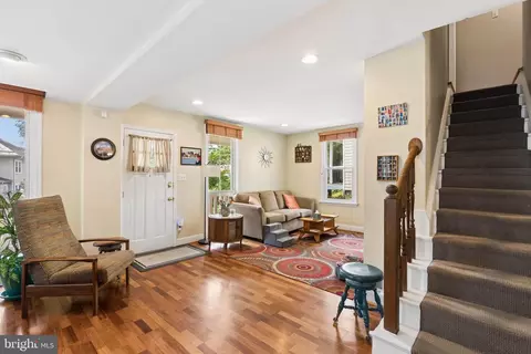 Entry Way - 5941 Falls Rd, Baltimore, MD 21209 photo 2 of 4