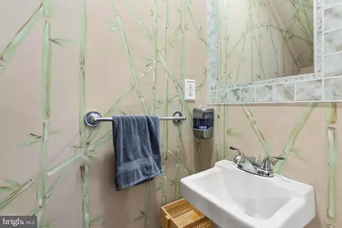 Bath - 5941 Falls Rd, Baltimore, MD 21209 photo 1 of 3