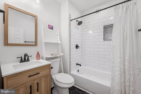Bath - 4124 Falls Rd, Baltimore, MD 21211 photo 2 of 3
