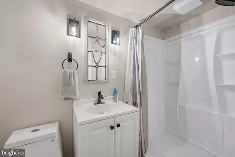 Bath - 4124 Falls Rd, Baltimore, MD 21211 photo 3 of 3