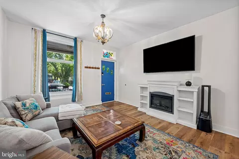 Entry Way - 4124 Falls Rd, Baltimore, MD 21211 photo 2 of 4