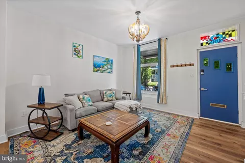 Entry Way - 4124 Falls Rd, Baltimore, MD 21211 photo 1 of 4
