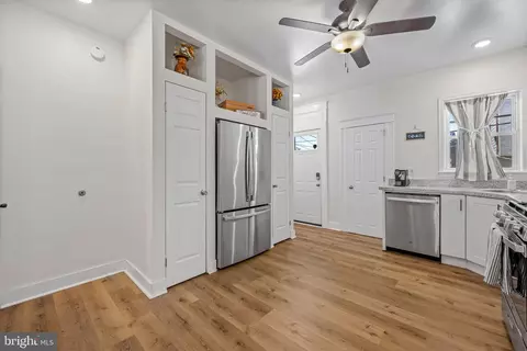 Entry Way - 4124 Falls Rd, Baltimore, MD 21211 photo 4 of 4