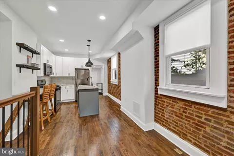 Entry Way - 2 W Barney St, Baltimore, MD 21230 photo 3 of 5