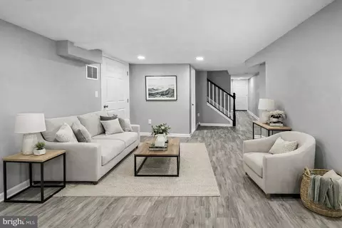 Living - 1118 Weldon Ave, Baltimore, MD 21211 photo 4 of 4