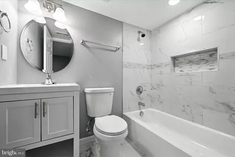 Bath - 1118 Weldon Ave, Baltimore, MD 21211 photo 3 of 3