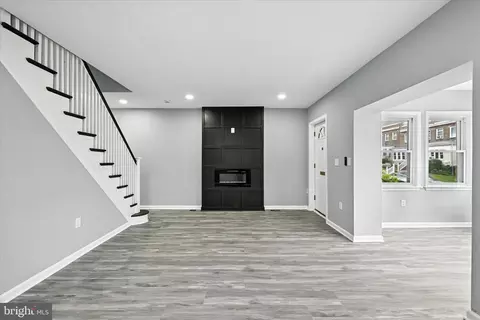 Living - 1118 Weldon Ave, Baltimore, MD 21211 photo 2 of 4