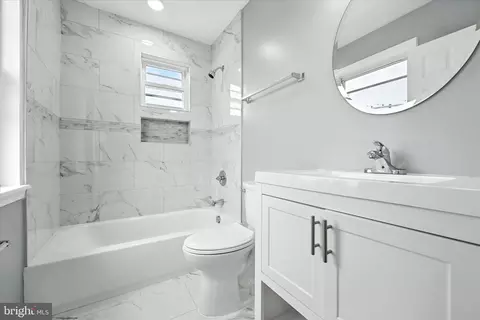 Bath - 1118 Weldon Ave, Baltimore, MD 21211 photo 2 of 3