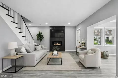 Living - 1118 Weldon Ave, Baltimore, MD 21211 photo 1 of 4