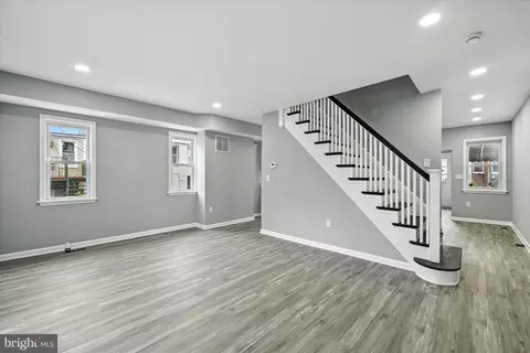 Living - 1118 Weldon Ave, Baltimore, MD 21211 photo 3 of 4