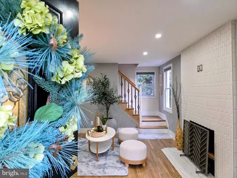 Entry Way - 3712 W Cold Spring Ln, Baltimore, MD 21215 photo 3 of 7
