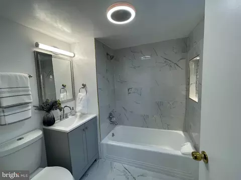 Bath - 3712 W Cold Spring Ln, Baltimore, MD 21215 photo 3 of 6