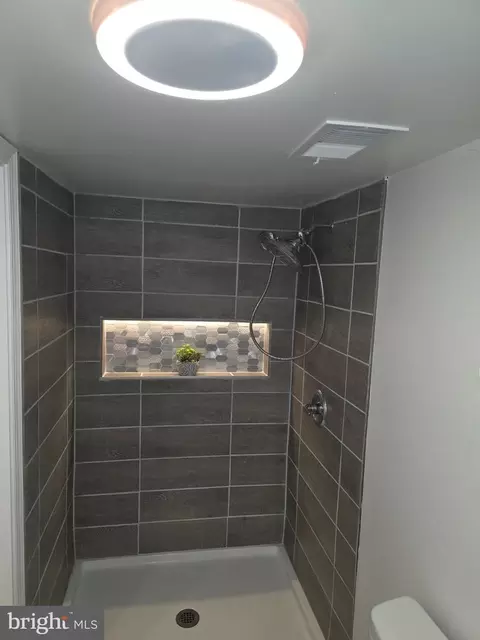 Bath - 3712 W Cold Spring Ln, Baltimore, MD 21215 photo 5 of 6