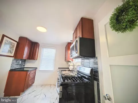 Entry Way - 3712 W Cold Spring Ln, Baltimore, MD 21215 photo 5 of 7