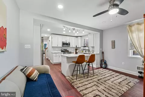 Entry Way - 202 E Lafayette Ave, Baltimore, MD 21202 photo 4 of 6