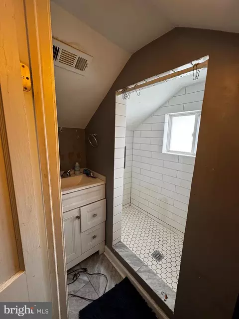 Bath - Undisclosed, Baltimore, MD 21206 photo 2 of 3