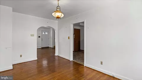Entry Way - 1805 Crestview Rd, Baltimore, MD 21239 photo 2 of 9