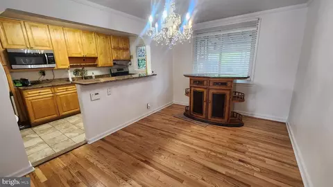 Entry Way - 834 Umbra St, Baltimore, MD 21224 photo 3 of 5