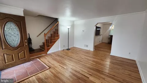 Entry Way - 834 Umbra St, Baltimore, MD 21224 photo 2 of 5