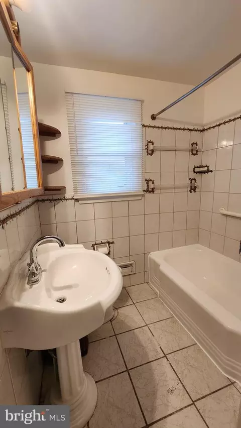 Bath - 834 Umbra St, Baltimore, MD 21224 photo 1 of 2