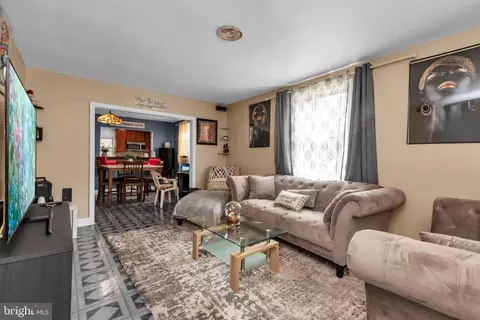 Entry Way - 6511 Brook Ave, Baltimore, MD 21206 photo 1 of 2